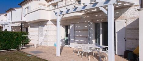 تناول الطعام بالخارج