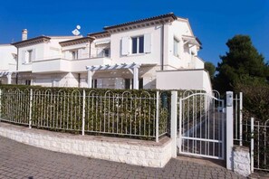 Exterior - S018 - Sirolo, brand new three-room apartment in stone with right garden (Sirolo)