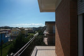 Property grounds - M046 - Marcelli, three-room apartment with terrace 150 meters from the sea (Marcelli)