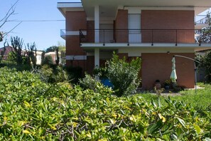 Exterior - M046 - Marcelli, three-room apartment with terrace 150 meters from the sea (Marcelli)