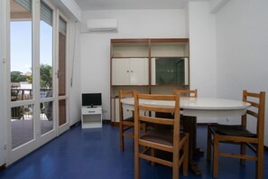 Dining - M046 - Marcelli, three-room apartment with terrace 150 meters from the sea (Marcelli)