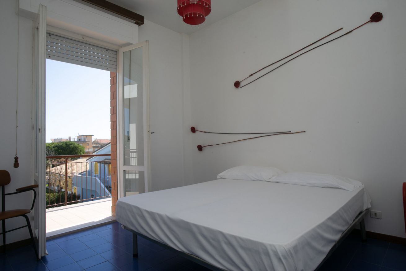 2 bedrooms, bed sheets