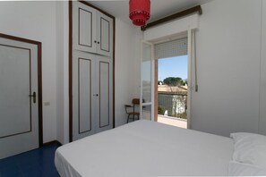 2 bedrooms, bed sheets - M046 - Marcelli, three-room apartment with terrace 150 meters from the sea (Marcelli)