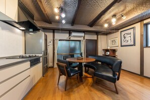 Unclassified image, 2 of 26, button