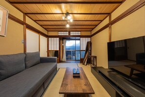 Unclassified image, 5 of 26, button