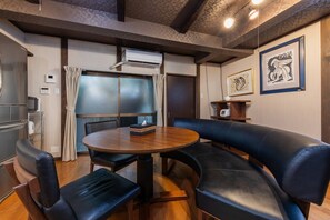 Unclassified image, 3 of 26, button