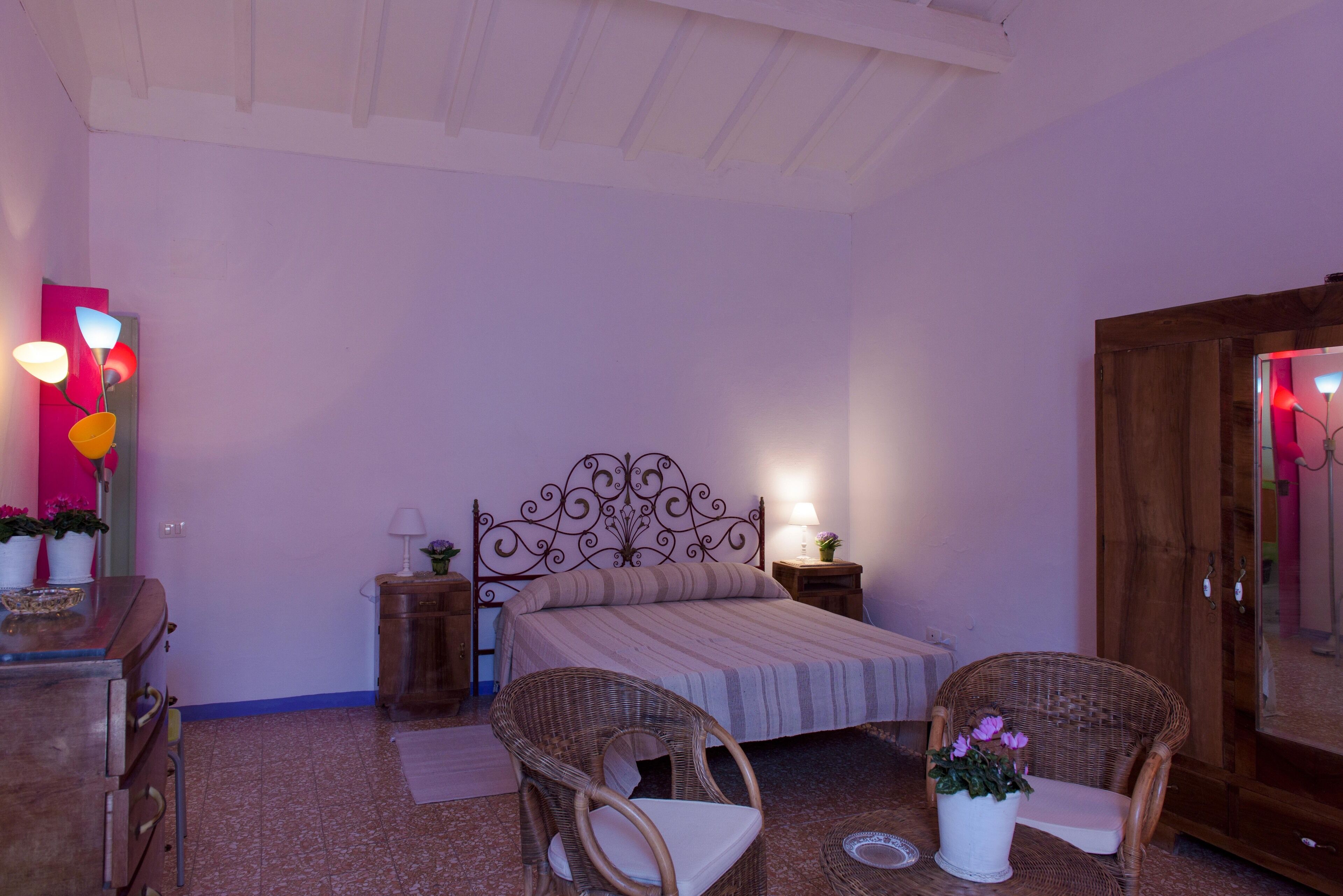 1 chambre, fer et planche à repasser, draps fournis