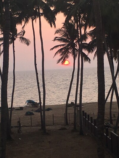 Private beach / Max 6people / 2bed room / Wifi / Gym /