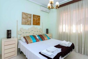 3 bedrooms, iron/ironing board, WiFi, bed sheets - CH Villa Calida Monteazul (Benijofar) (Benijofar)
