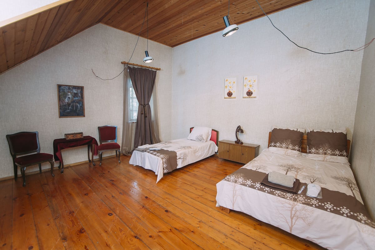 Cortinas blackout, tabla de planchar con plancha y wifi gratis