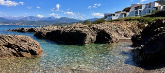 Seafront apartment for 4 people in the heart of nature
