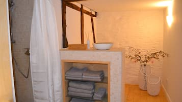 Dusche, Haartrockner, Handtücher, Seife