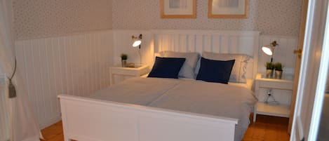 2 bedrooms, iron/ironing board, travel cot, WiFi