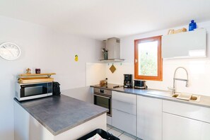 Réfrigérateur, micro-ondes, four, lave-vaisselle