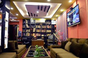 Lobby sitting area - Yeti Home (Kathmandu)