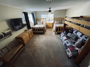 5 عدّة غرف نوم ومكواة/لوح كي وواي فاي مجانًا وملاءات أسرّة