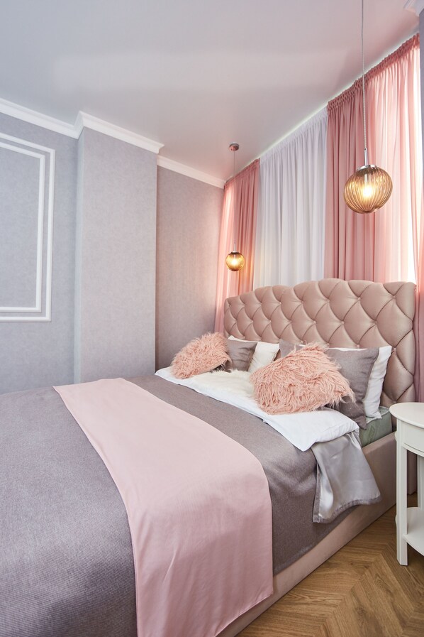 Alice in Wonderland | 1 bedroom, in-room safe, soundproofing, free WiFi - Arcadia Premier Inn (Odesa)