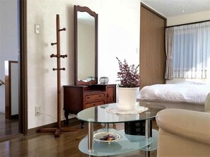 4 makuuhuonetta, silitysrauta/-lauta, Wi-Fi