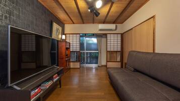 TV, Netflix, streaming services