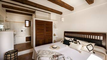 5 bedrooms, in-room safe, iron/ironing board, free WiFi