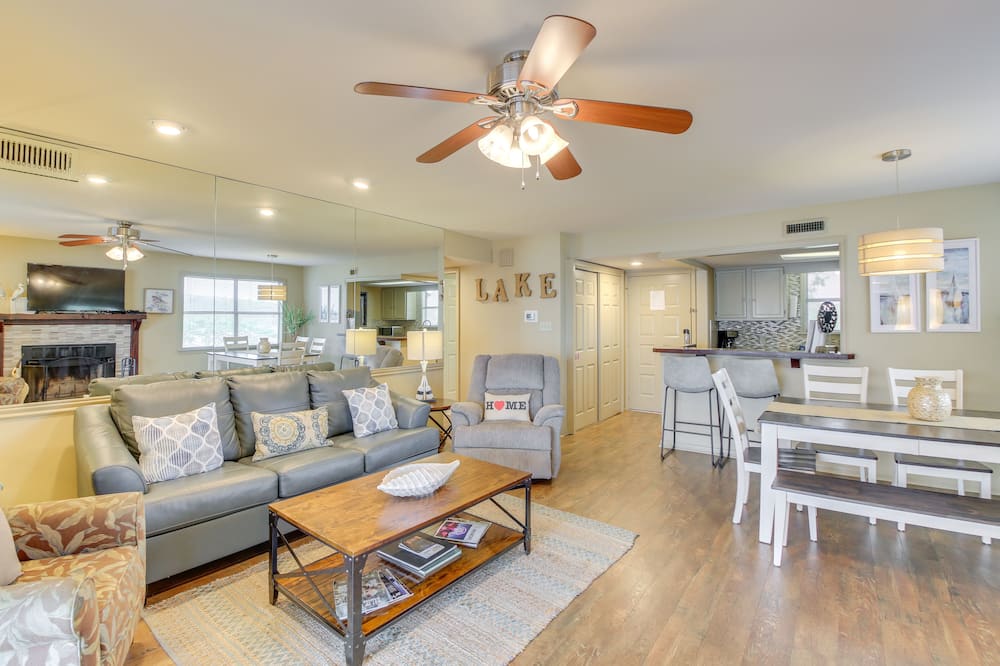 Arkansas Retreat w\/ River Views & Community Pool!