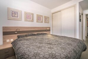 2 soverom, strykejern/-brett, wi-fi (inkludert) og sengetøy