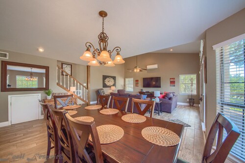 Uusi listaus! Vastikään uusittu 3/2, jossa on pelihuone! Vuodepaikkoja 8.