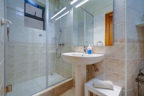Douche, sèche-cheveux