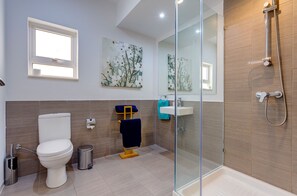 Hair dryer - Modern Sea-View Apartment in a Prime Location (Sliema)