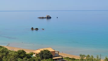Ubicación a pie de playa y tumbonas