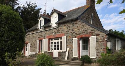 Entire house 200m from Val André beach