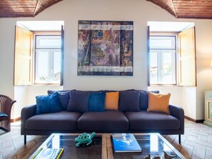 TV, fireplace - Casa Algarvia Senhorial by Stay ici | Algarve Holiday Rental (Albufeira)