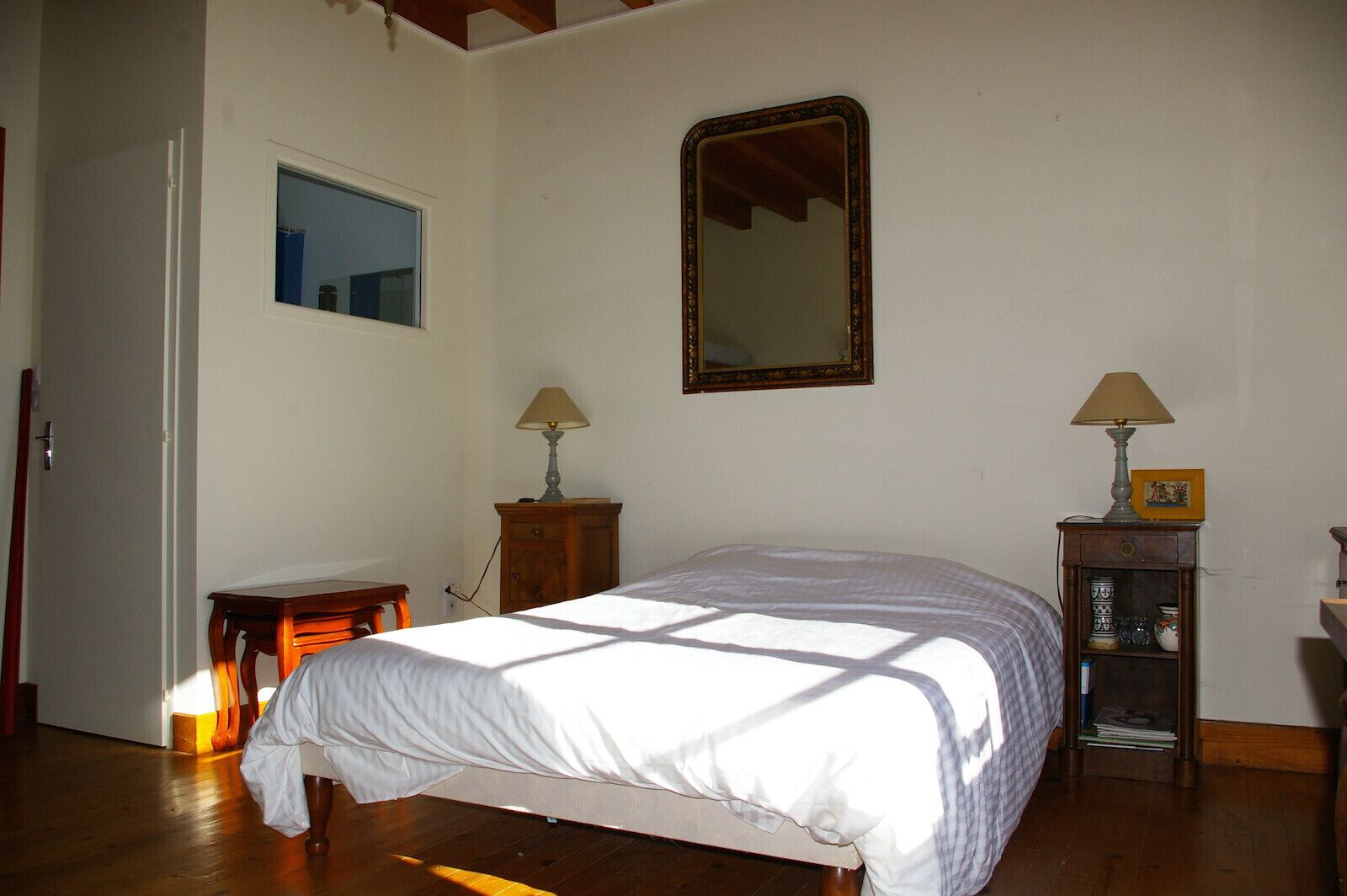 5 bedrooms, iron/ironing board, free WiFi, bed sheets