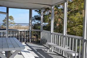 Outdoor dining - Assateague Breeze - 3BR Water View, Lg screened porch, NO LINENS OR TOWELS (Chincoteague)