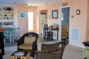 Interior - Assateague Breeze - 3BR Water View, Lg screened porch, NO LINENS OR TOWELS (Chincoteague)