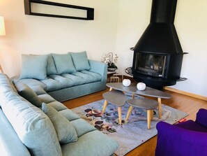Flat-screen TV - TALLOIRES, VUE PANORAMIQUE SUR LE LAC, Villa, 8pers (Talloires)