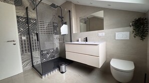 Bathtub, hair dryer, towels - TALLOIRES, VUE PANORAMIQUE SUR LE LAC, Villa, 8pers (Talloires)
