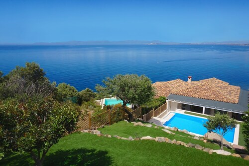 Sardinia luxury villa with private pool and wonderful sea view! 