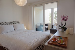 2 bedrooms, in-room safe, iron/ironing board, free WiFi
