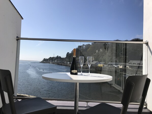 تناول الطعام بالخارج