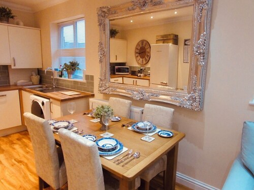 Huoneisto 1 - Hieno 2 makuuhuoneen oma kylpyhuone, ylellinen huoneisto, 1. kerros