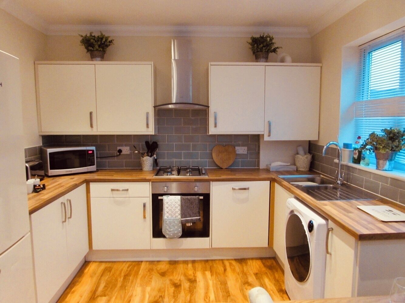 冰箱、微波炉、烤箱、炉灶