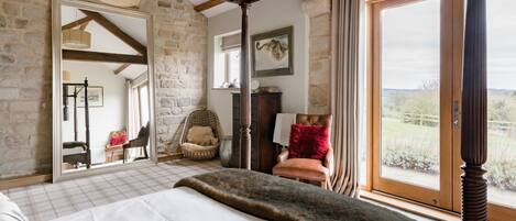 2 bedrooms, iron/ironing board, travel crib, free WiFi