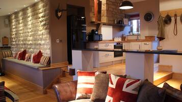 Smart-TV, BĂŒcher, Stereoanlage