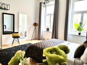 4 bedrooms, iron/ironing board, WiFi, bed sheets