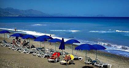 4 bedrooms, 2 Baths, Pool, near the SEA, Terrace, Wi-Fi, Air Conditioning