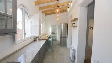 Fridge, microwave, oven, dishwasher