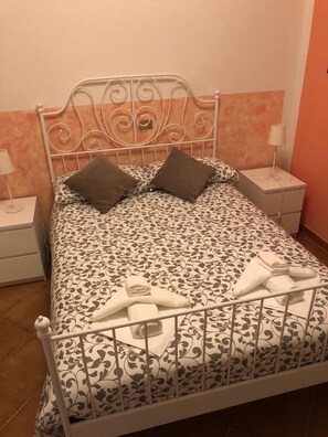 2 多间卧室、熨斗/熨衣板、WiFi、床单