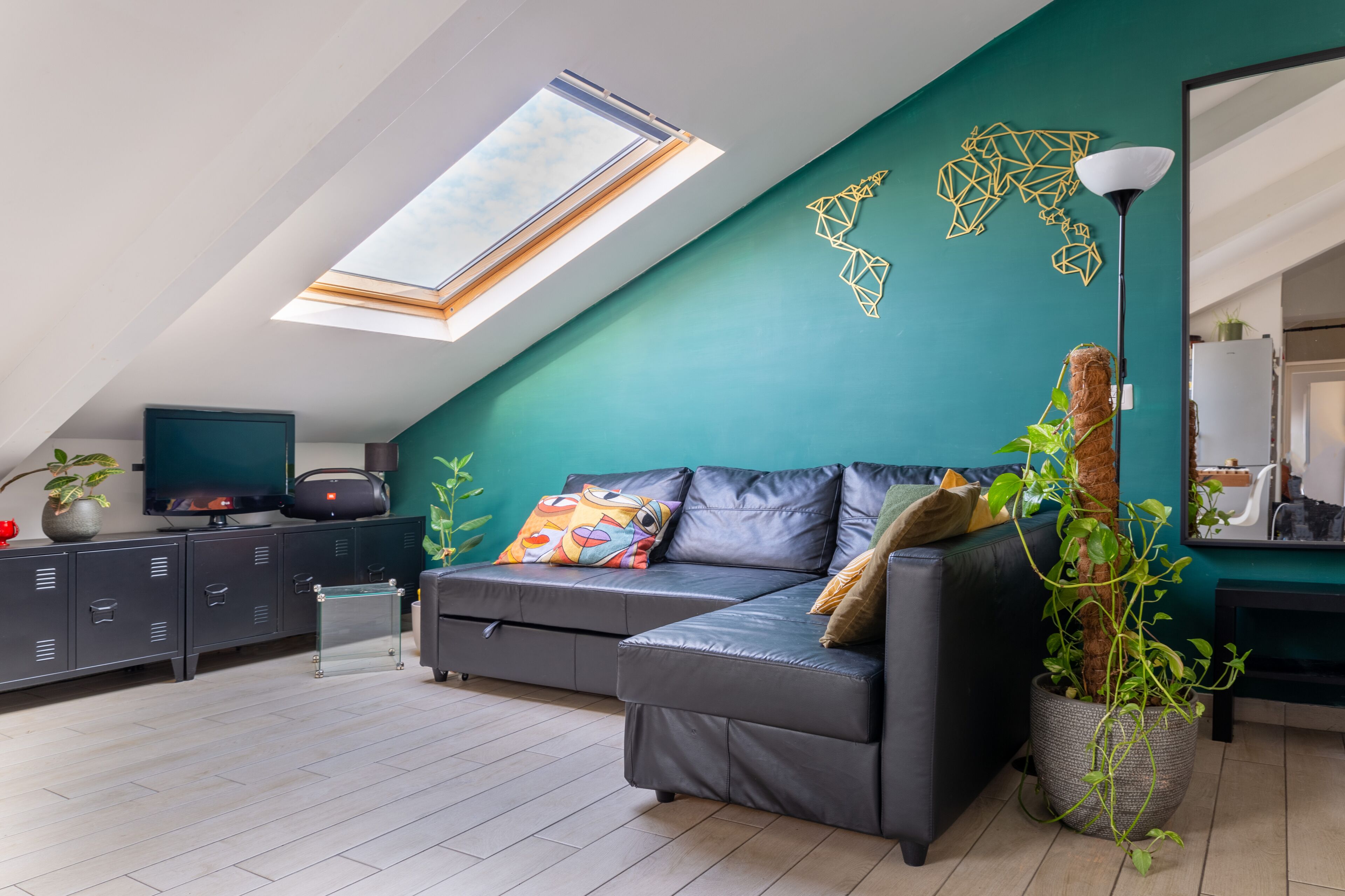 テレビ、書庫、ステレオ