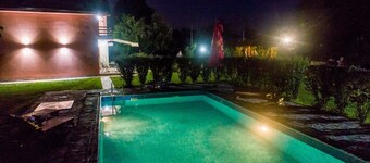 Luxury house with private pool, sauna, indoor and outdoor hot tub,river...